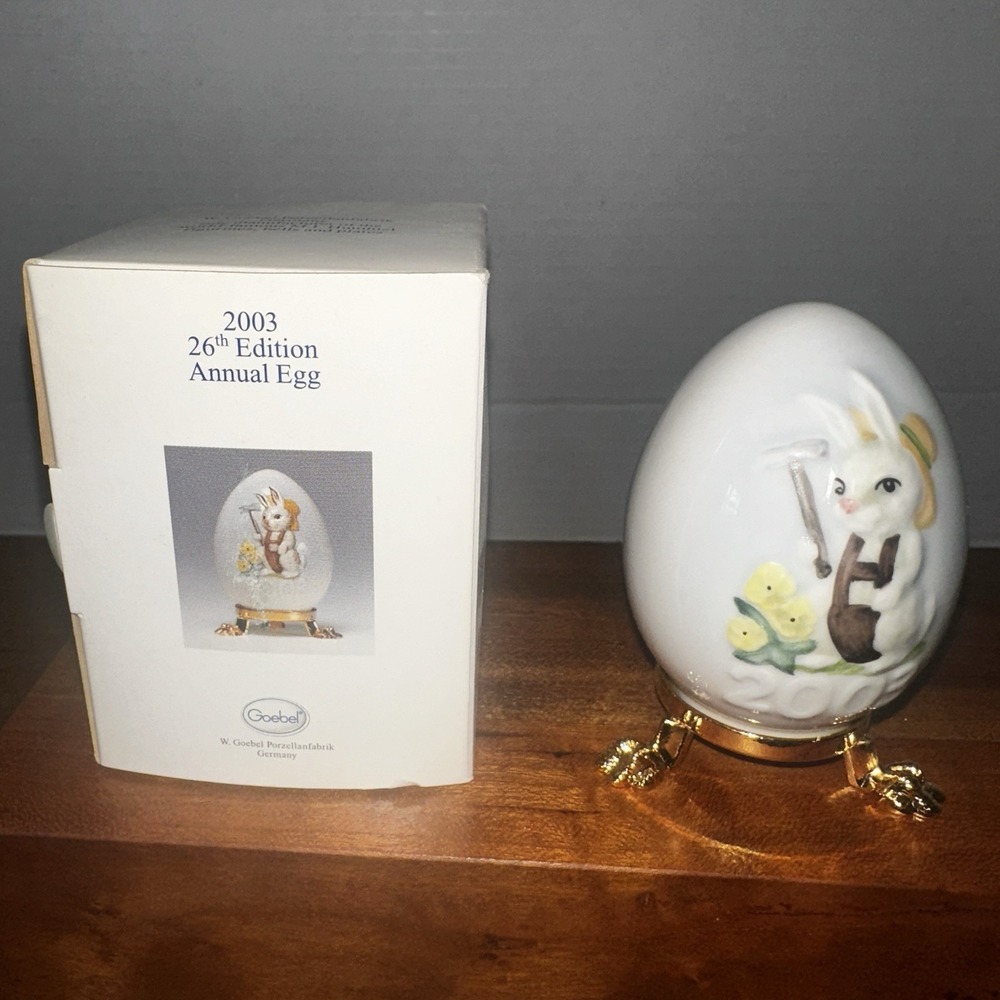 2003 Goebel Porcelain Easter Egg Bunny with Stand‎ & Box 26th Edition Annual Egg